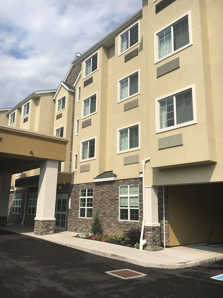undefined Microtel Inn & Suites by Wyndham Niagara Falls 7