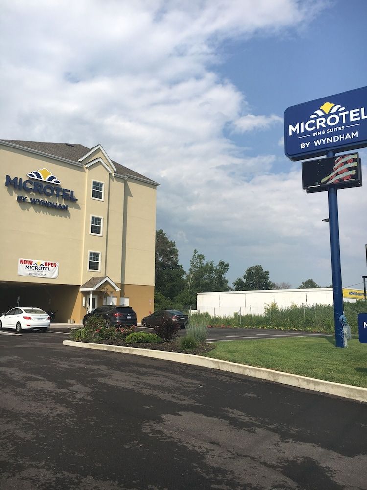 undefined Microtel Inn & Suites by Wyndham Niagara Falls 4