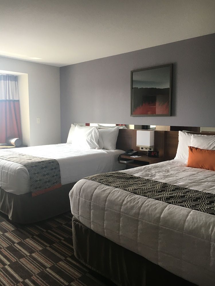 undefined Microtel Inn & Suites by Wyndham Niagara Falls 8