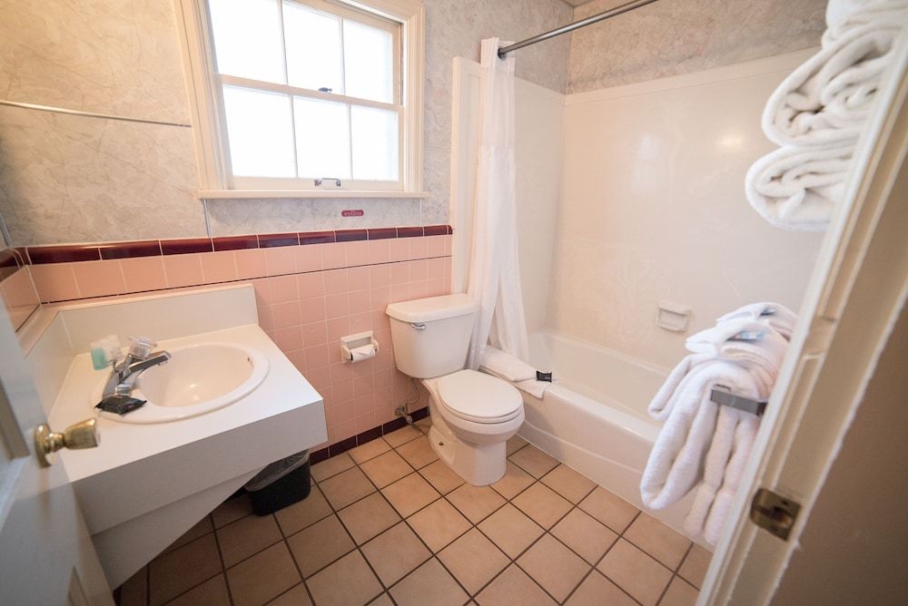 Parry Lodge Comfort Room 5