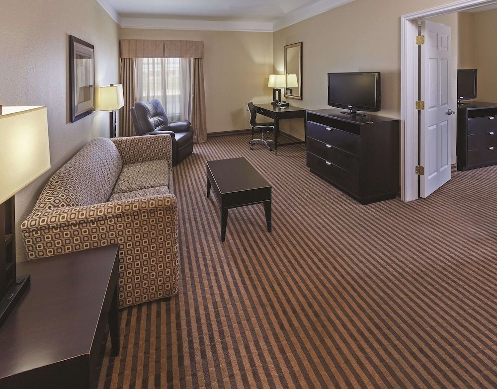 Deluxe Suite, 1 King Bed, Non Smoking (Deluxe Family Suite)