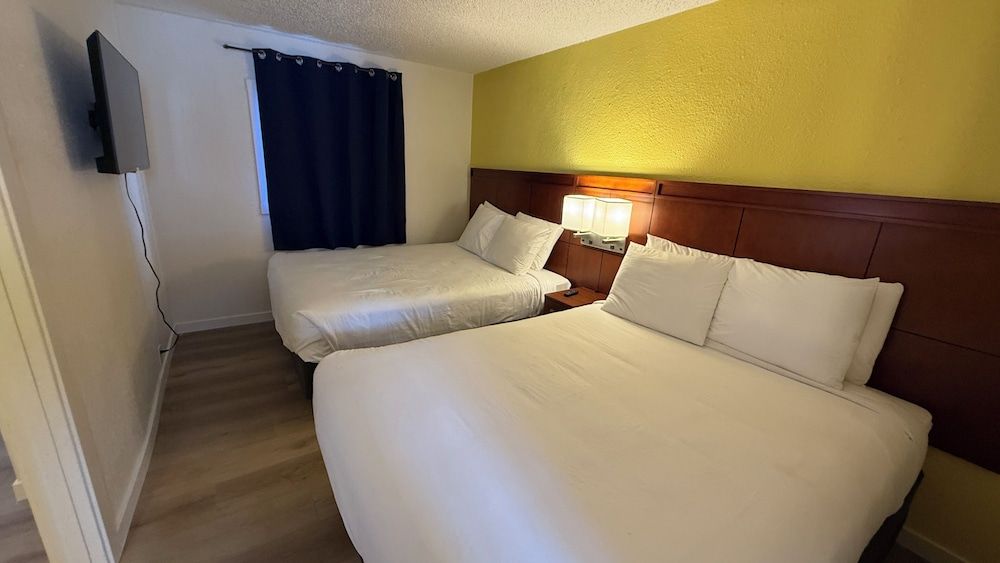 Deluxe Studio Suite, 2 Queen Beds, Non Smoking, Ground Floor