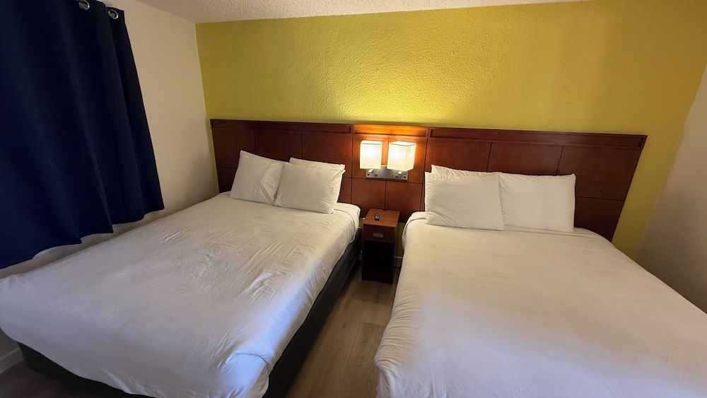 Deluxe Studio Suite, 2 Queen Beds, Non Smoking, Ground Floor