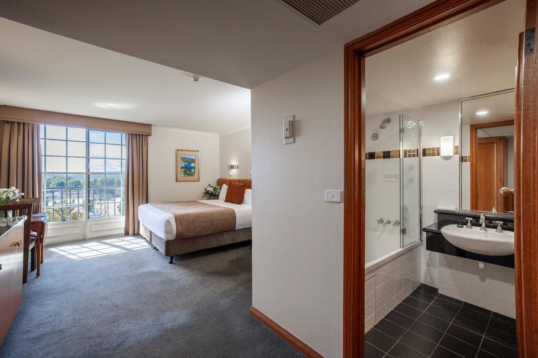 Country Club Tasmania Launceston Courtyard Executive Room 2