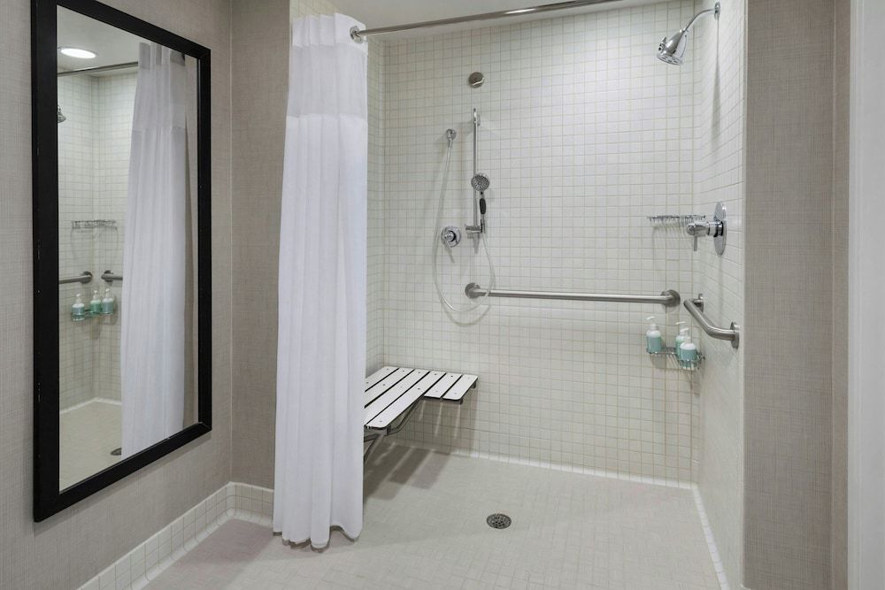 Studio, Multiple Beds (Mobility Accessible, Roll-In Shower)