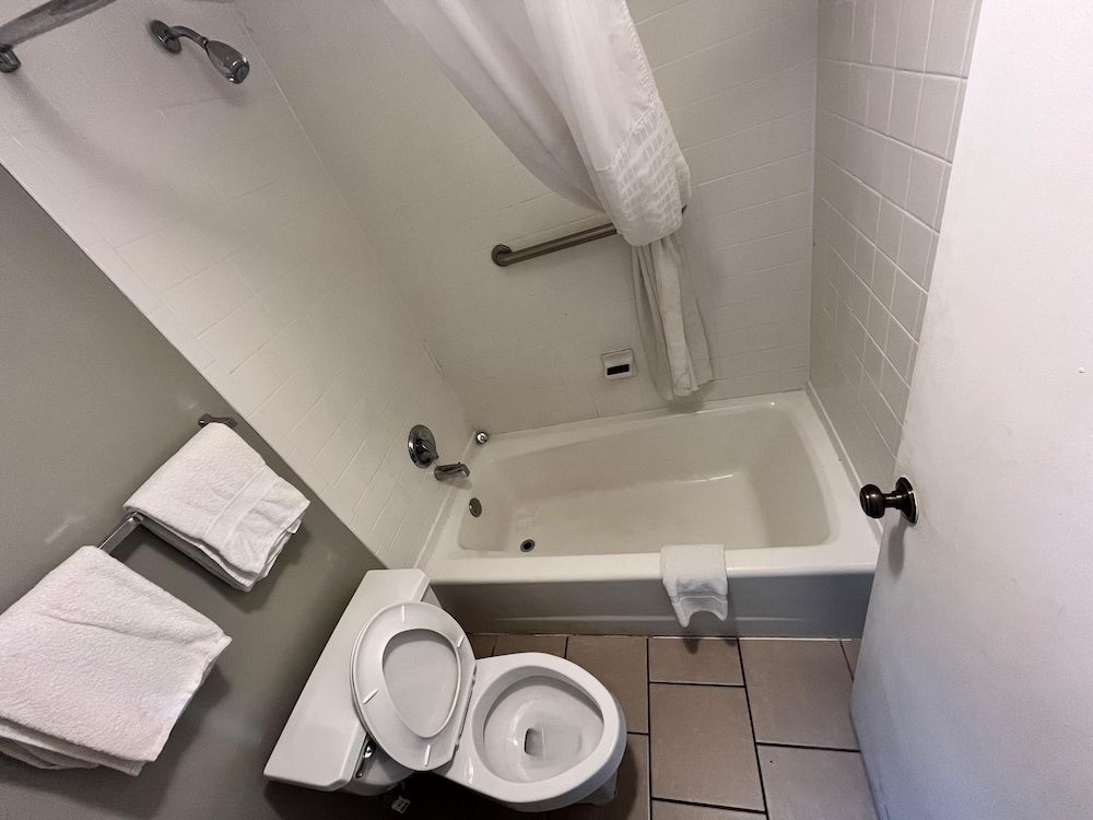 Southern Inn Single Room 11