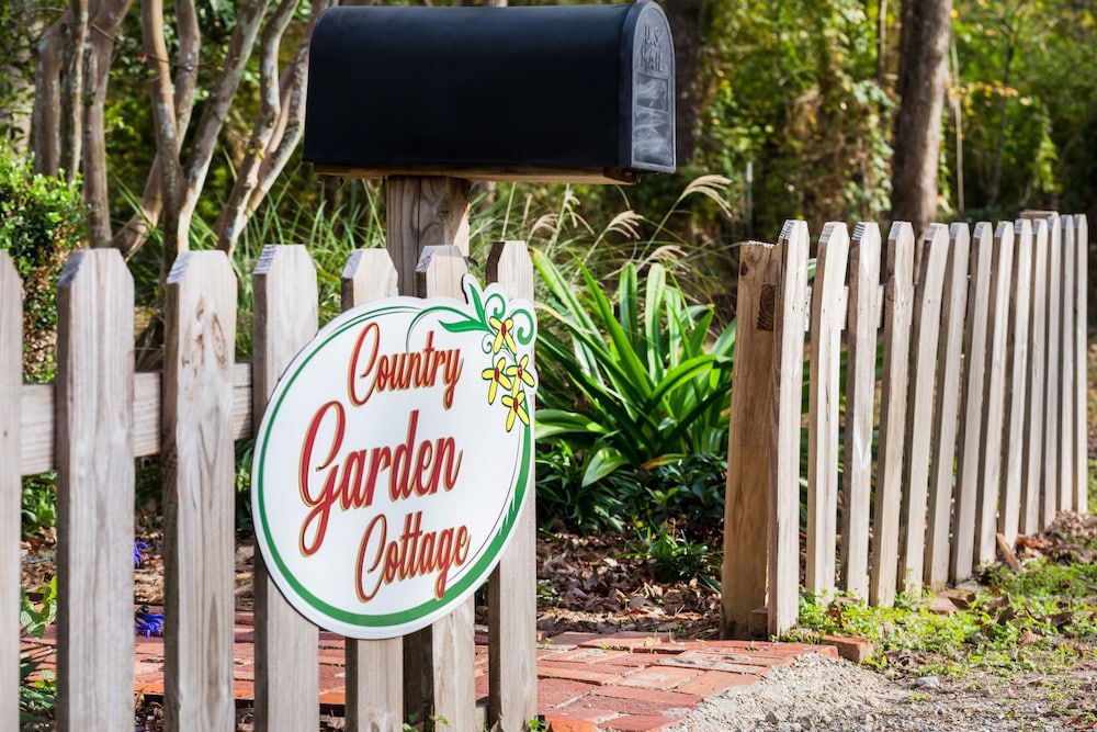 Maison D'Memoire Bed & Breakfast Cottages Room, Private Bathroom (Country Garden Cottage) 5