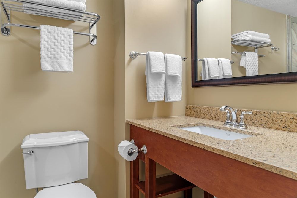 Best Western Plus Traverse City Suite, 2 Queen Beds, Non Smoking, Refrigerator & Microwave (Two Story Loft) 4