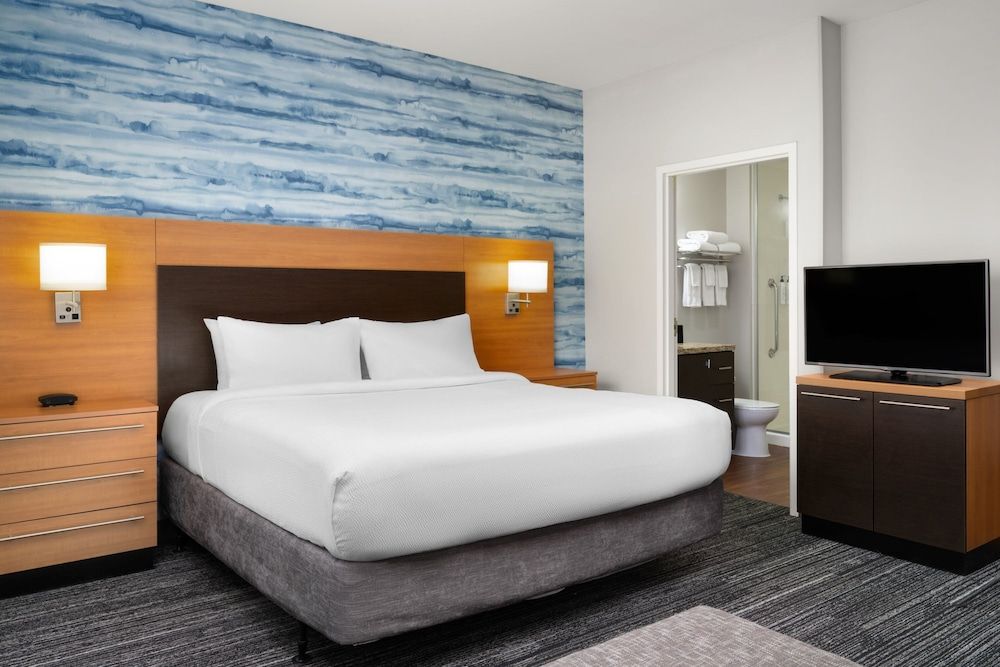 Studio, 1 King Bed with Sofa bed (Hearing Accessible)