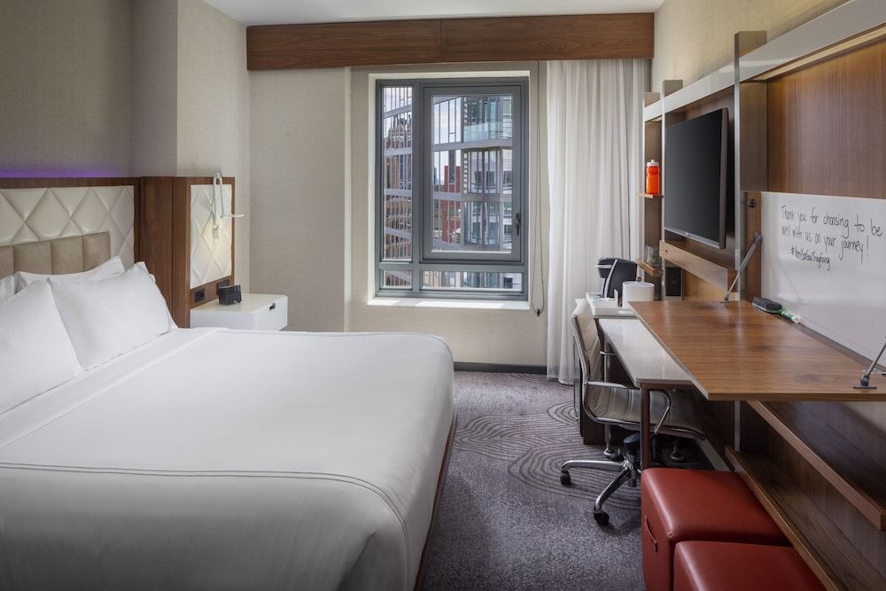 Premium Room, 1 King Bed, Corner