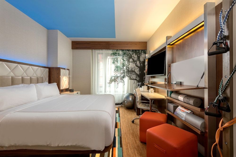 EVEN Hotel New York - Midtown East by IHG Standard Room, 1 King Bed, Accessible Bathtub (Mobility) 2