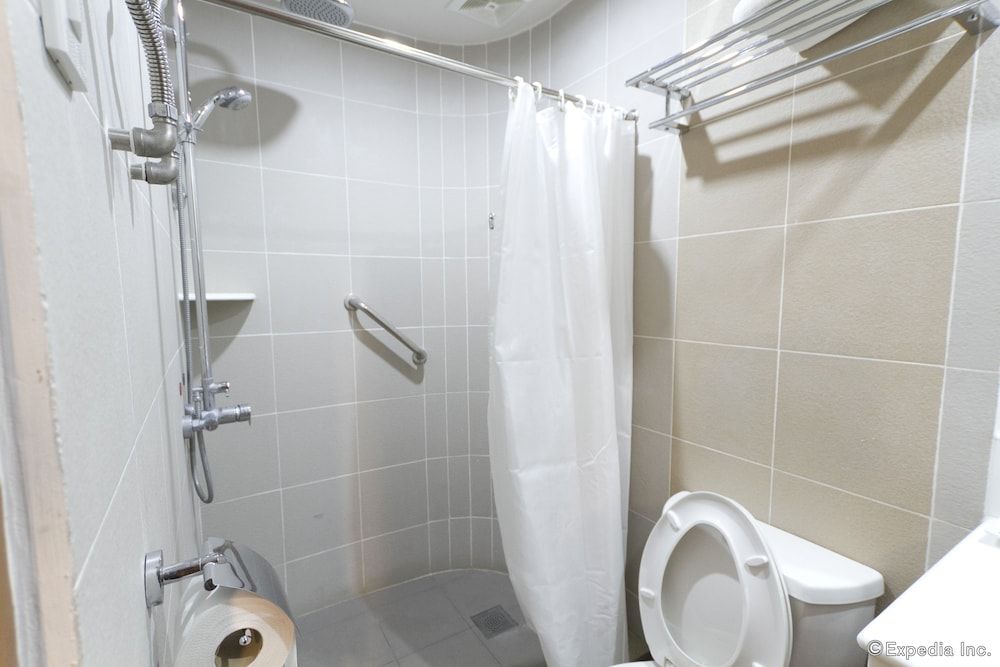 Diplomat Hotel Superior Room, 2 Twin Beds 10