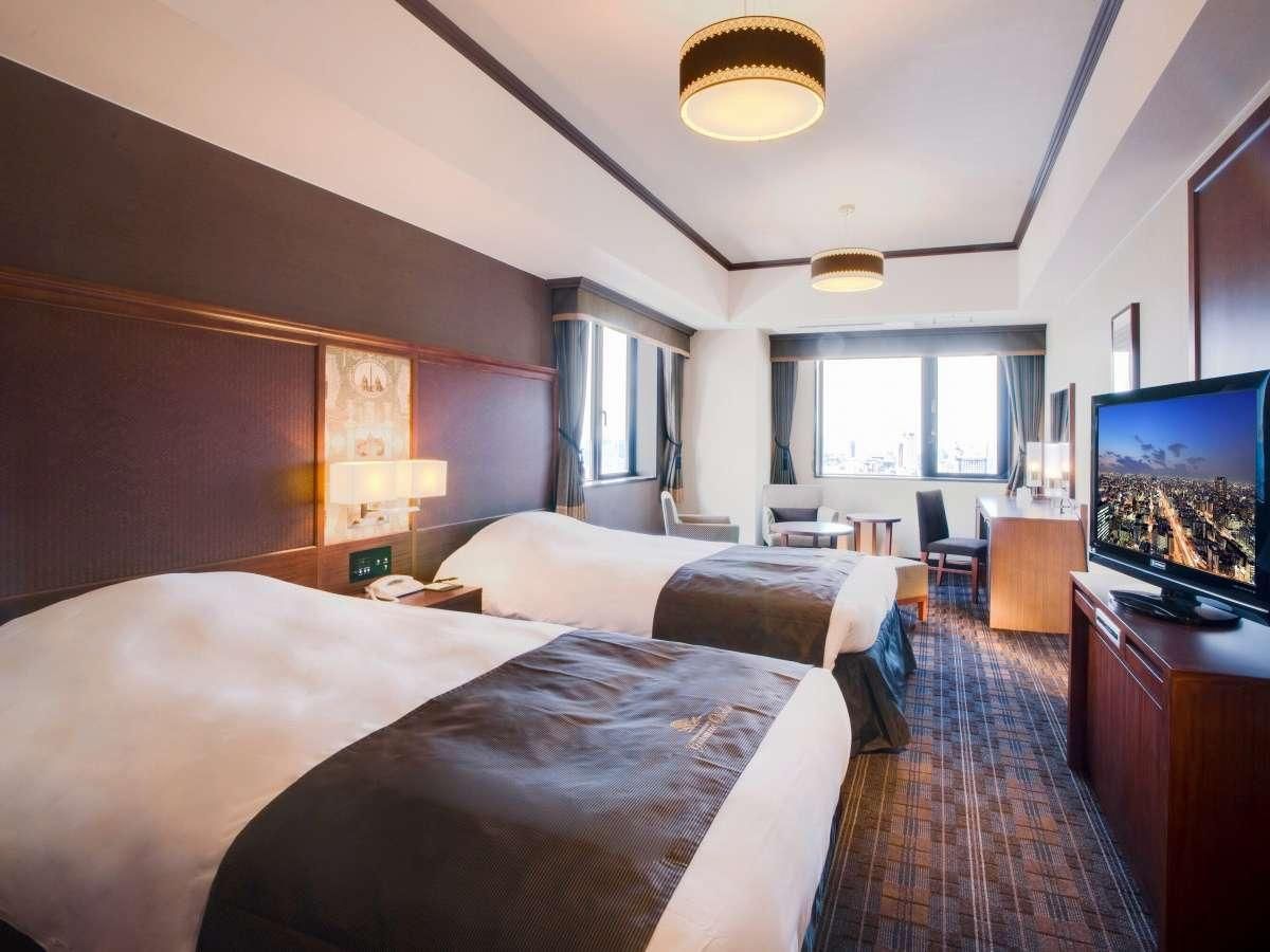 Corner Twin Room With City View Family Fourth