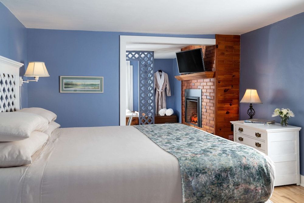 Romantic Suite, 1 Bedroom, Jetted Tub, Garden View (04 The Presidential Suite)