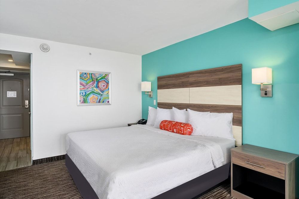 Ocean Front King Bed w/Balcony