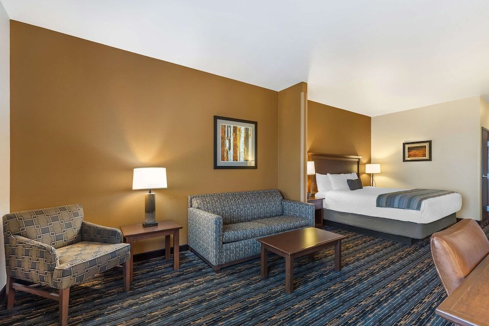 Best Western Plus Casper Inn & Suites Suite, 1 King Bed with Sofa bed, Accessible, Bathtub (with Sofabed) 2