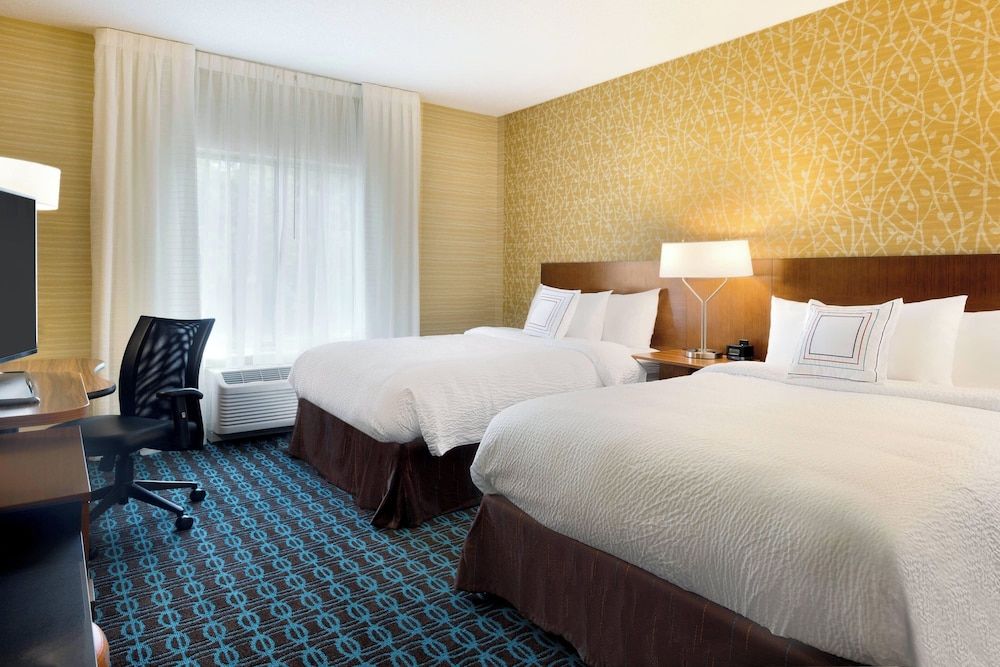 Room, 2 Queen Beds (Mobility Accessible, Roll-In Shower)