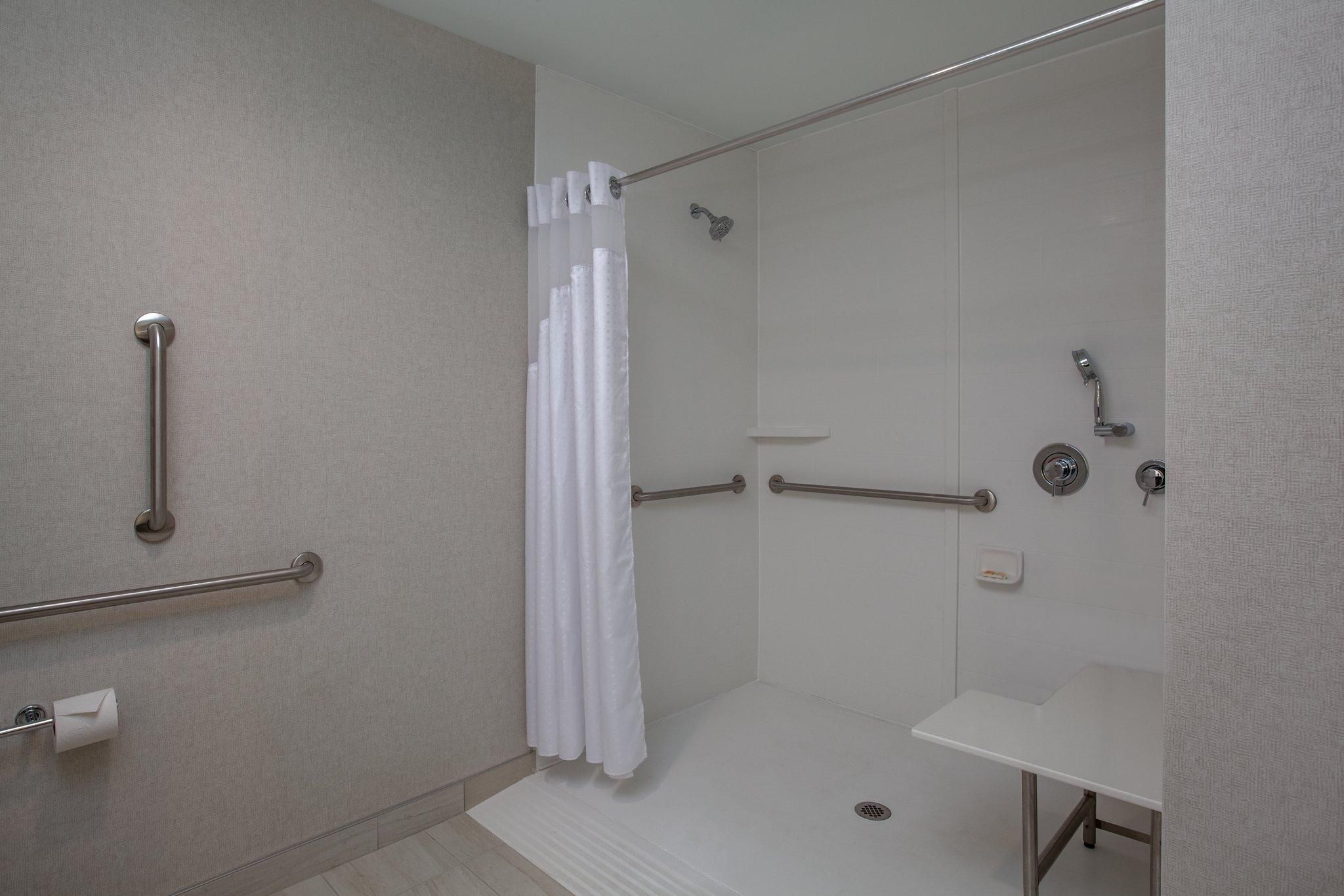 undefined Holiday Inn Cleveland Clinic by IHG 10