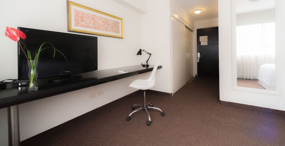 Roosevelt Hotel & Suites Executive Room, 1 Queen Bed 6