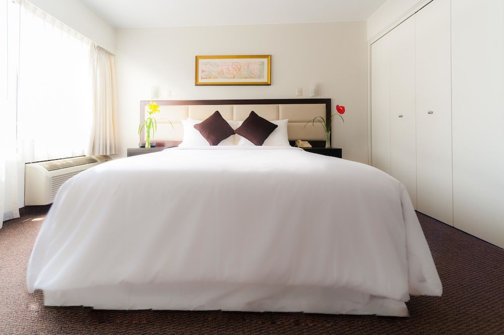 undefined Roosevelt Hotel & Suites 2