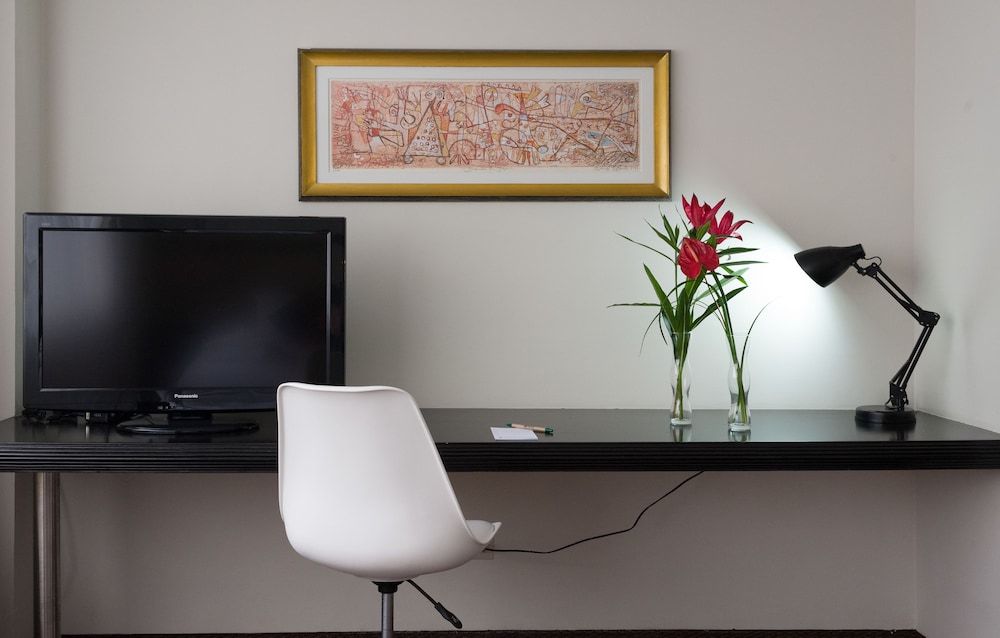 Roosevelt Hotel & Suites Executive Room, 1 Queen Bed 5