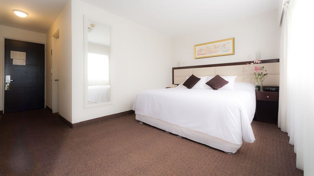 Roosevelt Hotel & Suites Executive Room, 1 Queen Bed 3