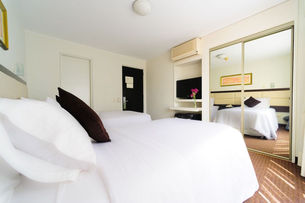 undefined Roosevelt Hotel & Suites