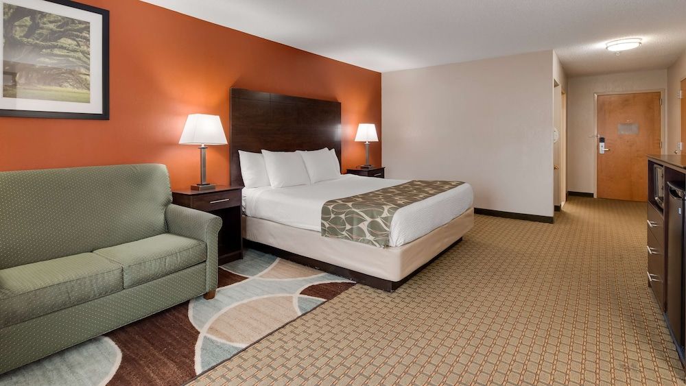 Best Western Executive Inn Standard Room, 1 King Bed, Accessible, Bathtub 3