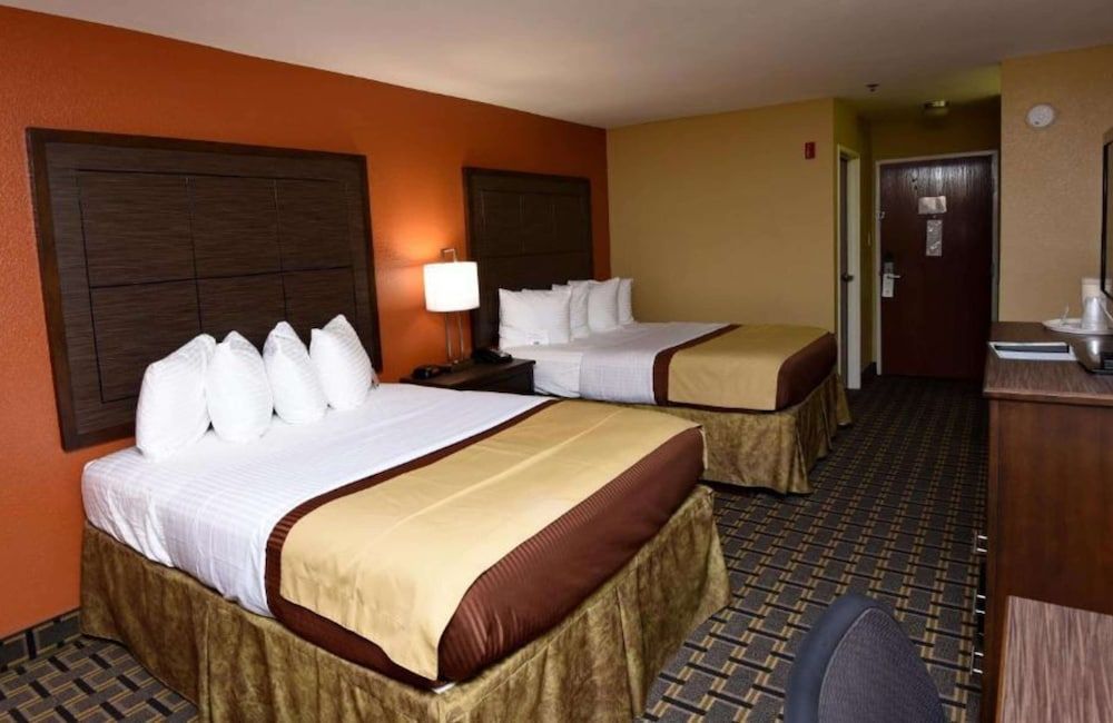 Best Western Zachary Inn Standard Room, 2 Queen Beds, Non Smoking, Microwave