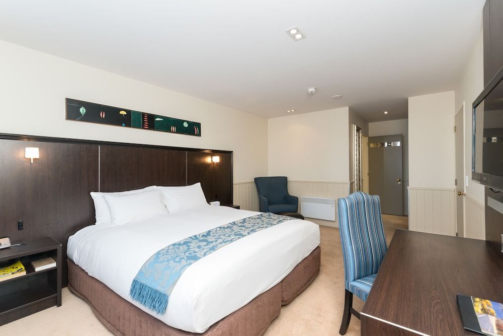 Scenic Hotel Southern Cross Superior Room, 1 King Bed 3