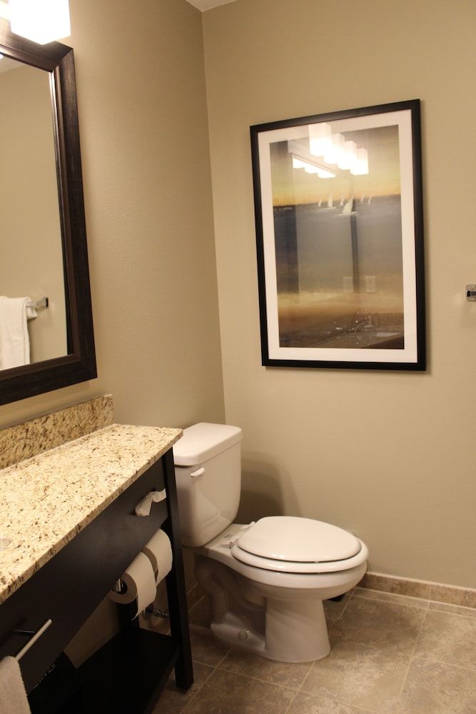 Brookstone Lodge & Suites Deluxe Room, 2 Queen Beds 4