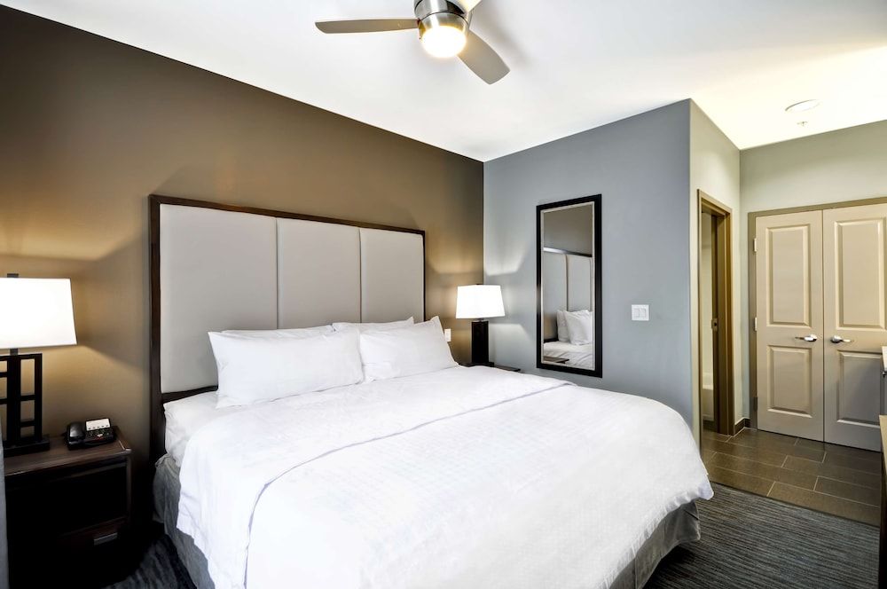 Suite, 1 King Bed, Accessible, Non Smoking