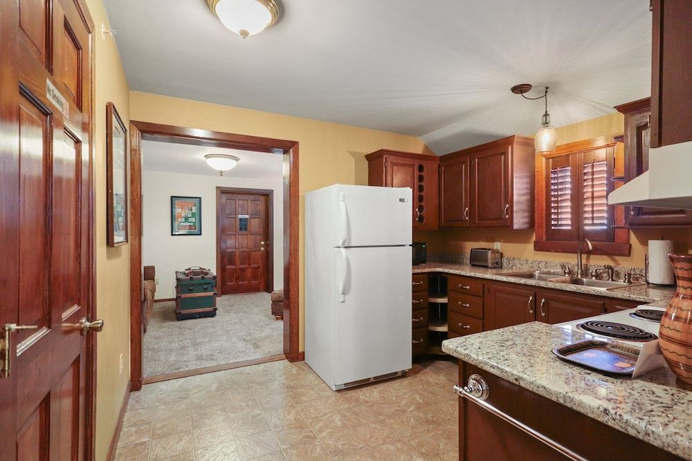 Trainmasters Inn Room, Private Bathroom (Engineers Suite) 3