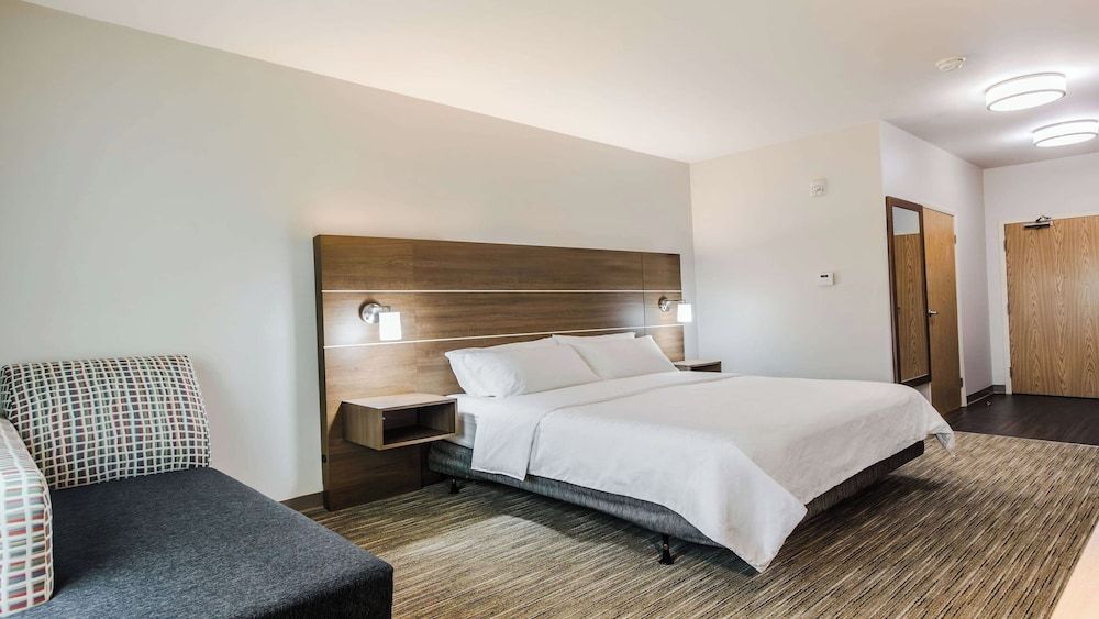 Standard Room, 1 King Bed, Mobility Accessible (Communications)