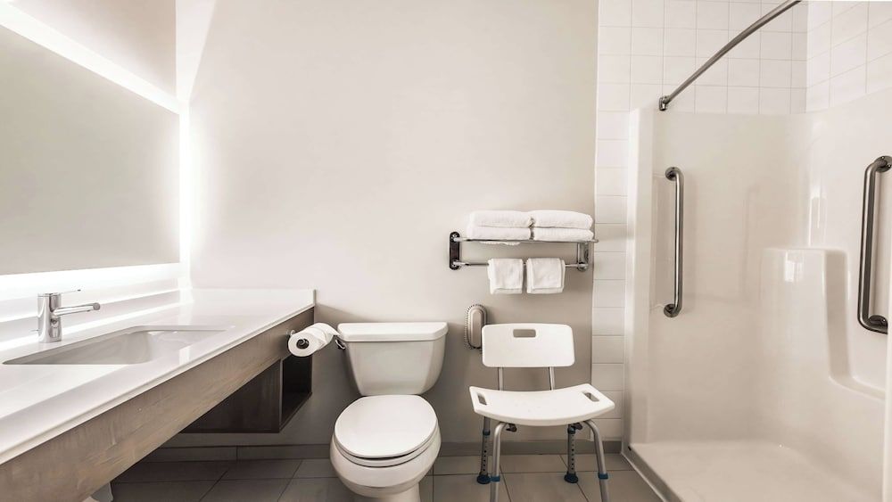 Standard Room, 1 King Bed, Mobility Accessible (Communications)