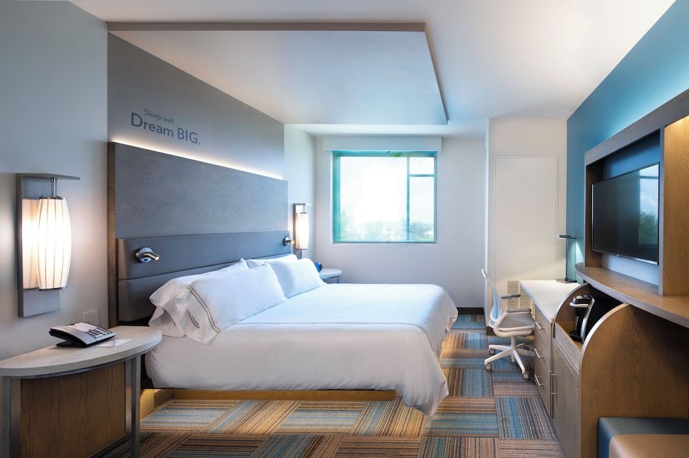 undefined EVEN Hotel Miami - Airport by IHG 2