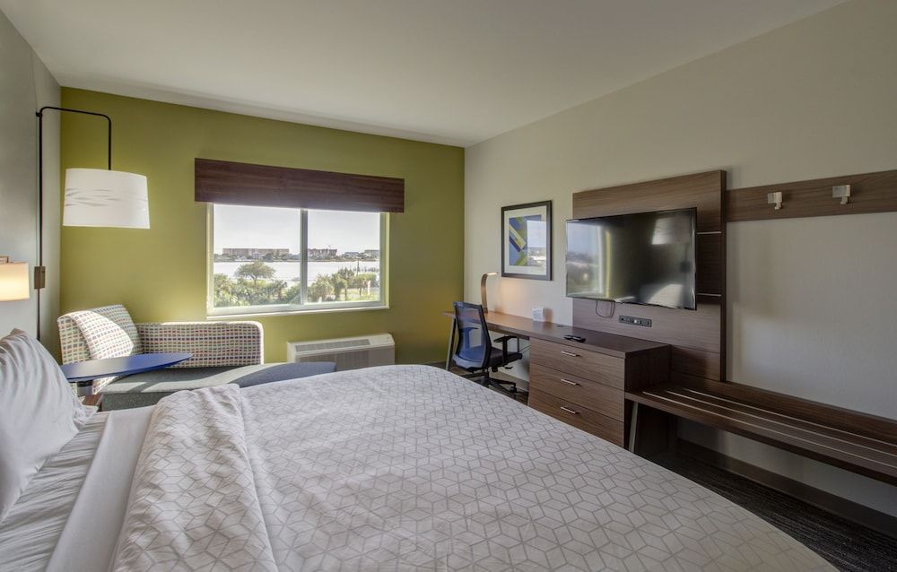 Suite, 1 King Bed, Accessible (Mobility)