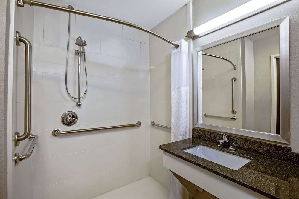 Room, 1 King Bed, Accessible (Mobility Accessible)