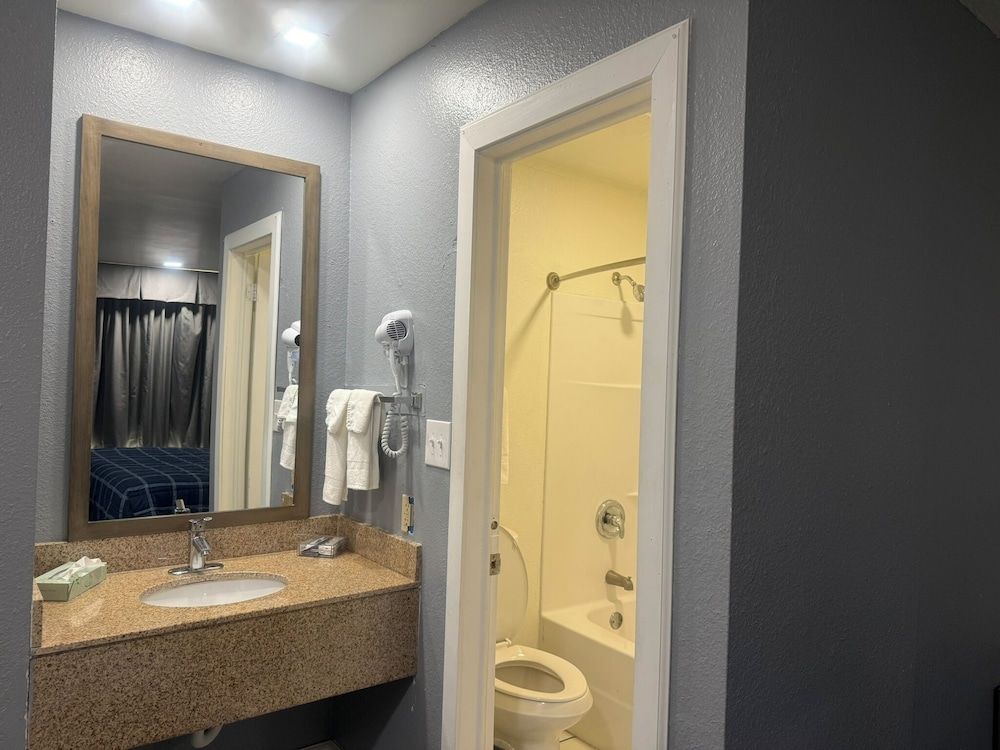 Lockhart Inn Standard Room, 1 King Bed 4