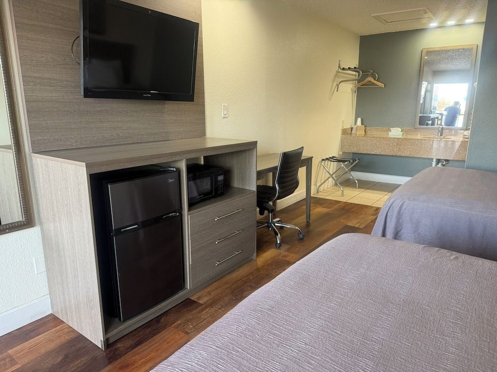 Lockhart Inn Standard Room, 2 Queen Beds 14