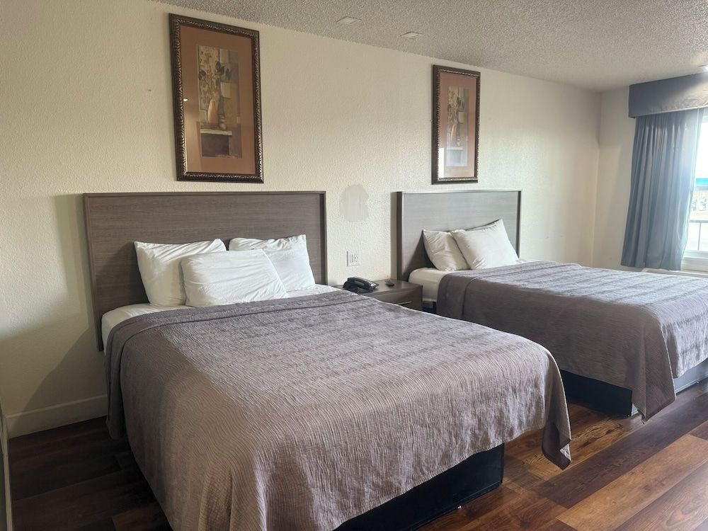 Lockhart Inn Standard Room, 2 Queen Beds 8