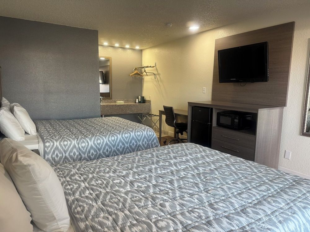 Lockhart Inn Standard Room, 2 Queen Beds 3