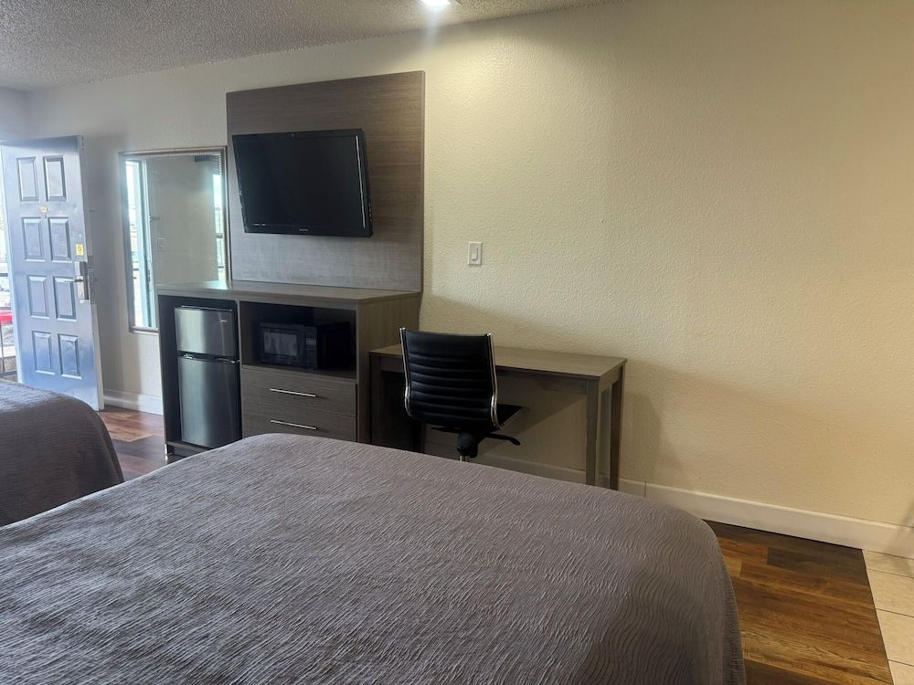 Lockhart Inn Standard Room, 2 Queen Beds 16