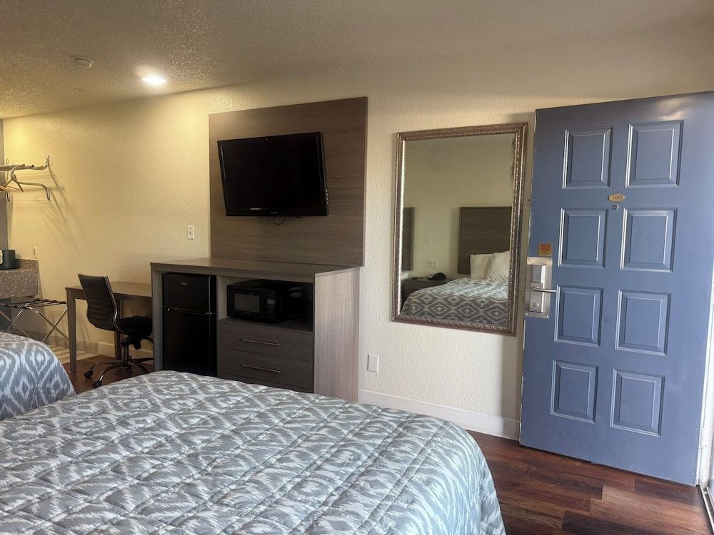 Lockhart Inn Standard Room, 2 Queen Beds 7