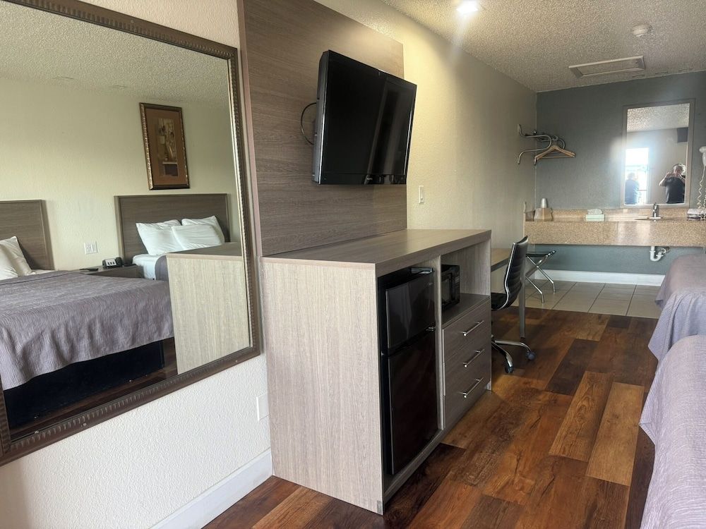 Lockhart Inn Standard Room, 2 Queen Beds 15