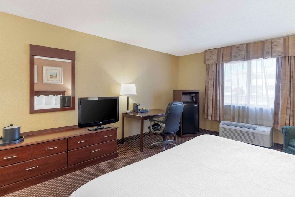Standard Room, 1 King Bed, Non Smoking