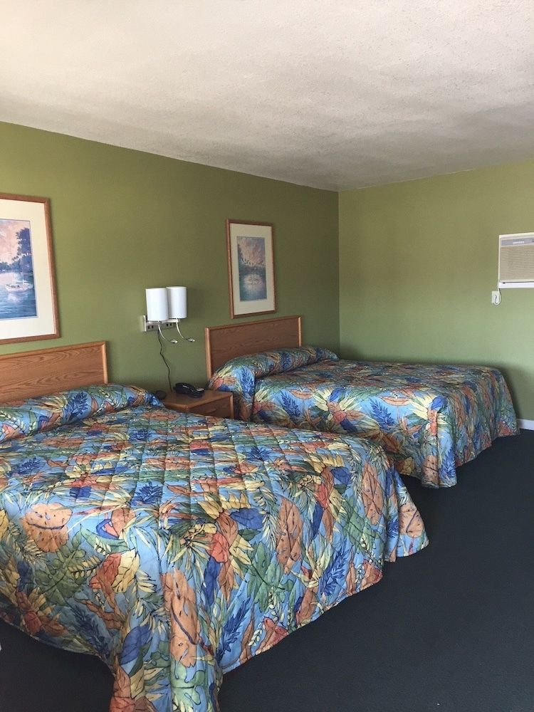 Room, Lake View