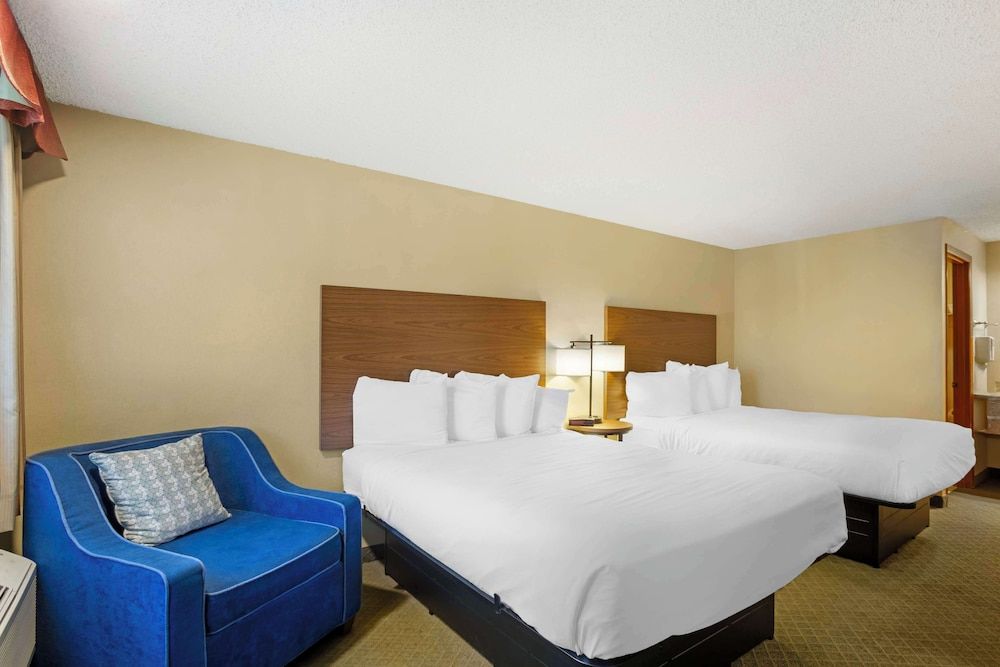 Best Western Shadow Inn Standard Room, 2 Queen Beds, Non Smoking, Refrigerator & Microwave