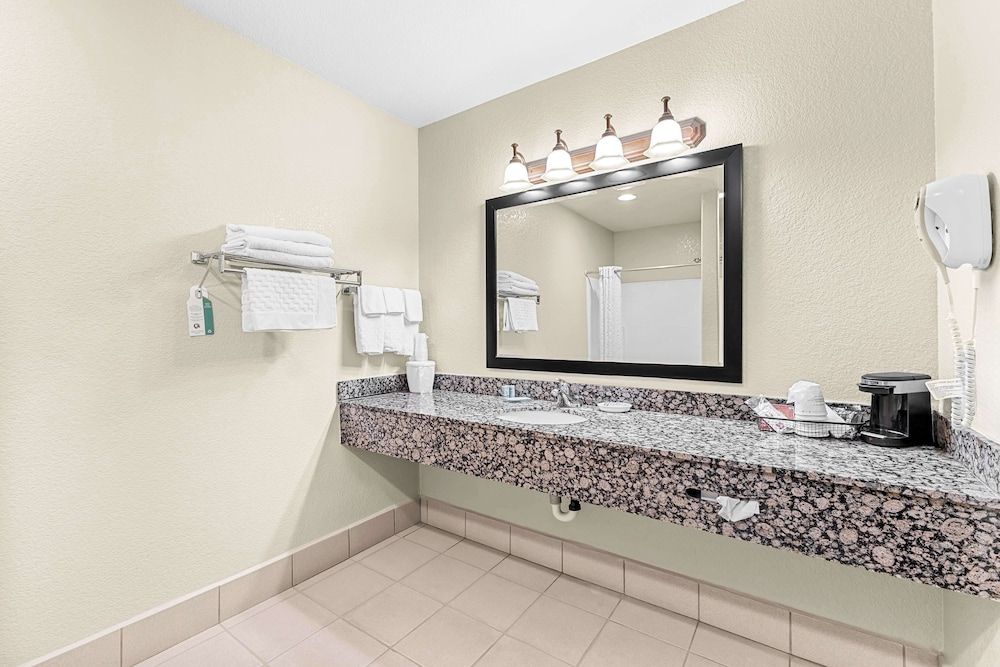 Best Western Apache Junction Inn Suite, 1 King Bed, Non Smoking, Refrigerator & Microwave (Oversized Room;with Sofabed) 3