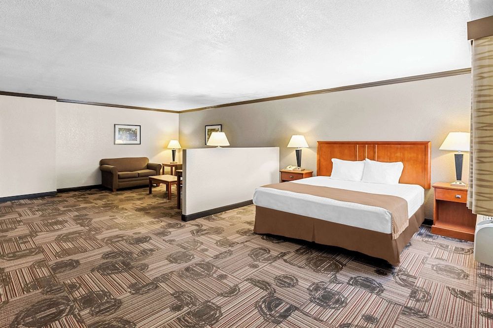 Best Western Apache Junction Inn Suite, 1 King Bed, Non Smoking, Refrigerator & Microwave (Oversized Room;with Sofabed)